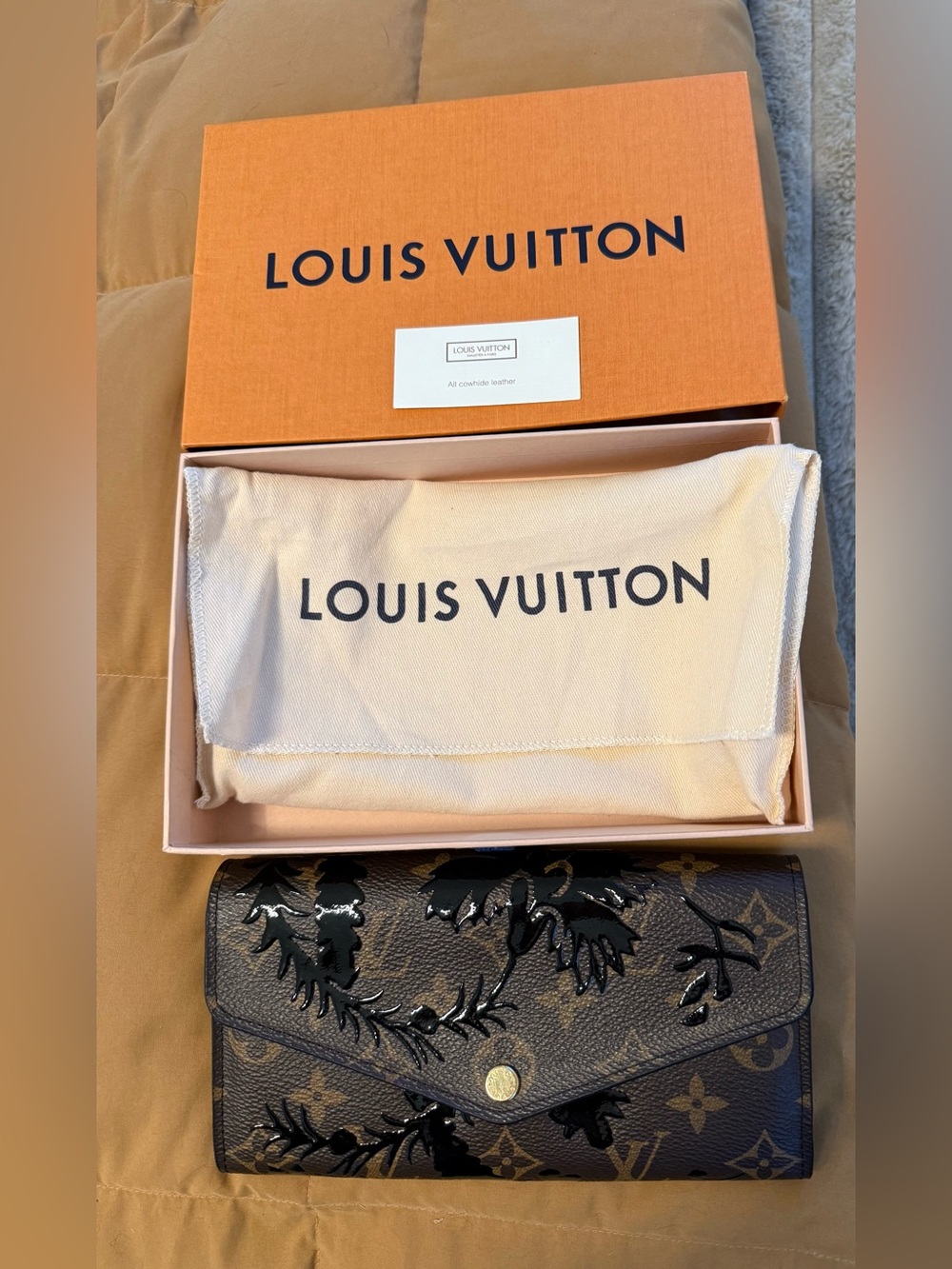 Excellent Condition Authentic LV Limited Edition Monogram Blossom Sarah Wallet!